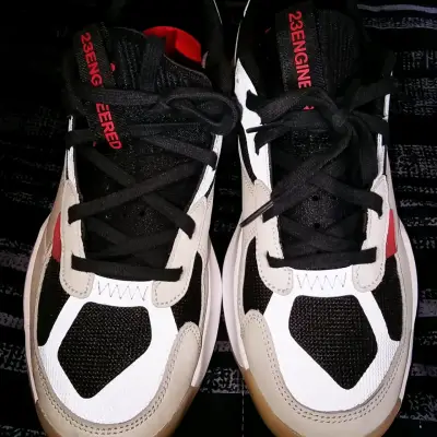 Zapatillas deportivas jordan e200 negras y blanca - miniatura 1