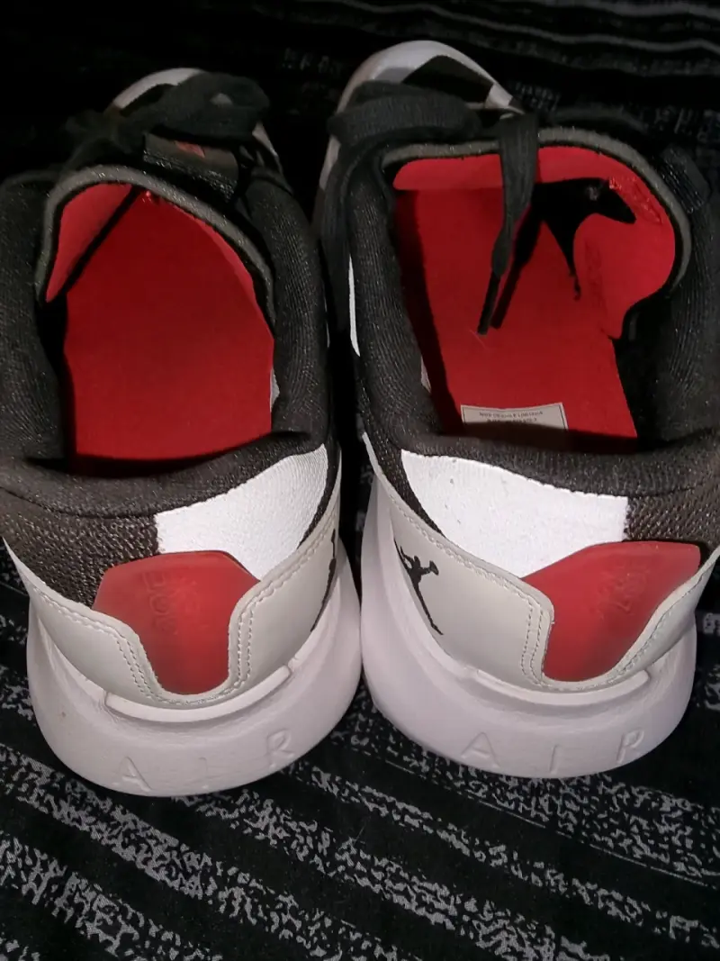 Zapatillas deportivas jordan e200 negras y blanca - 3