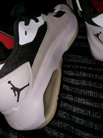 Zapatillas deportivas jordan e200 negras y blanca - miniatura 5