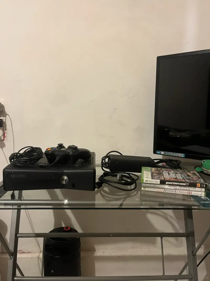 Consola Xbox 360 con juegos y control - 1