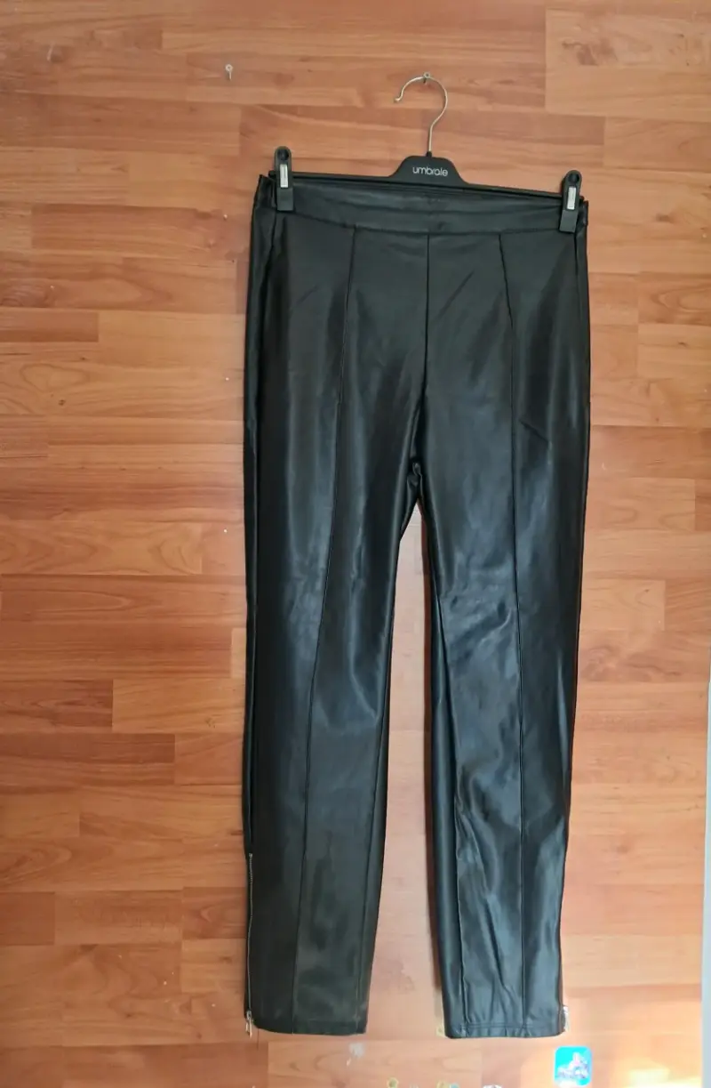 Pantalones de cuero sintético negros talla l - 1