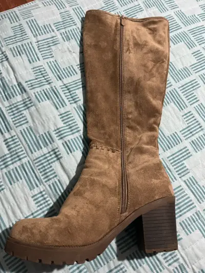 Botas de gamuza marrón con tacón alto - miniatura 1