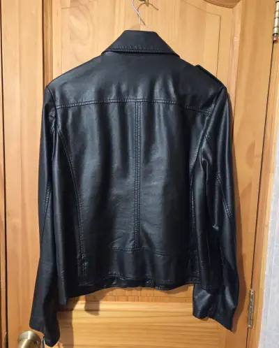 Chaqueta de cuero negra estilo biker - miniatura 2