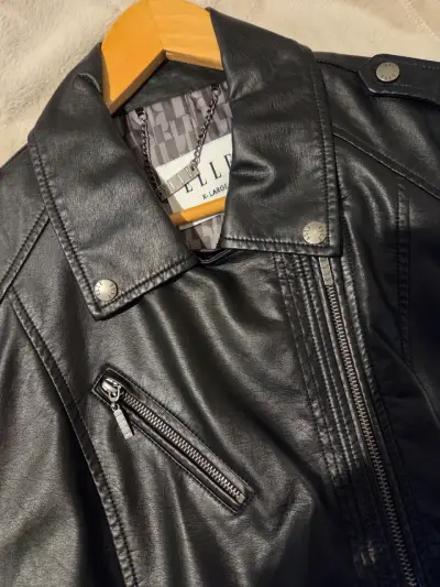 Chaqueta de cuero negra estilo biker - miniatura 3