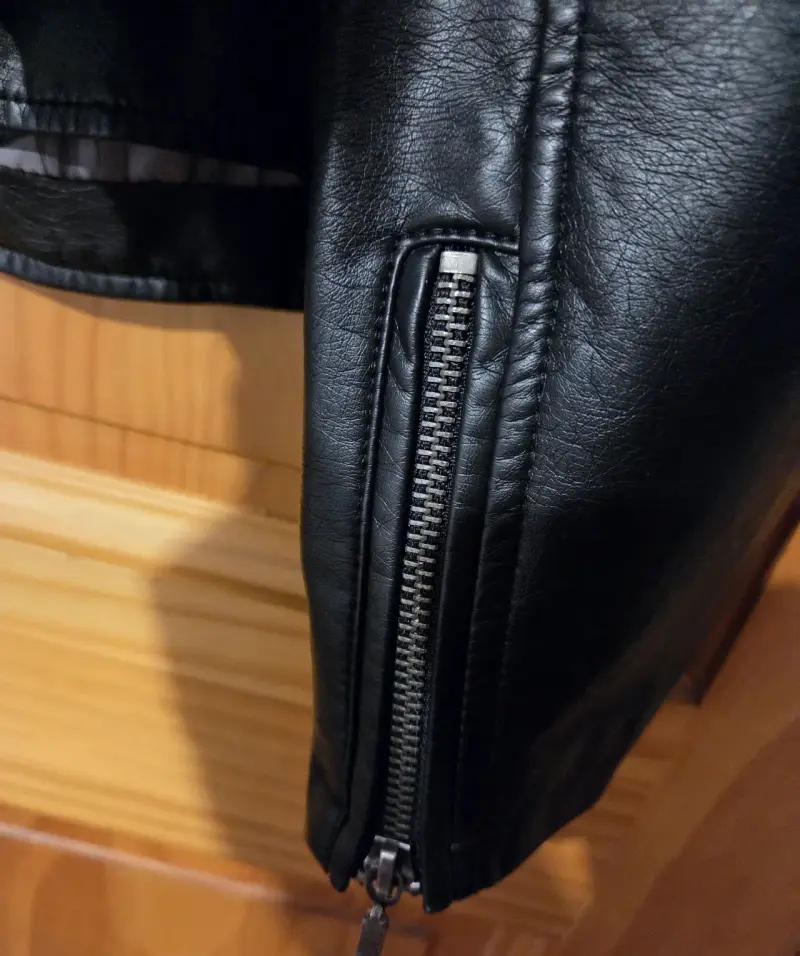 Chaqueta de cuero negra estilo biker - 4