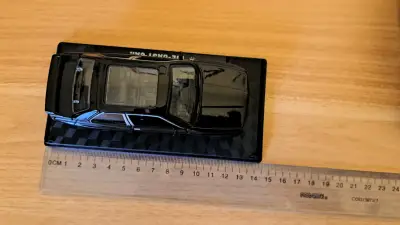 Modelo a escala de auto clásico negro - miniatura 6