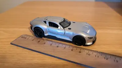 Auto de juguete metálico plateado - miniatura 6