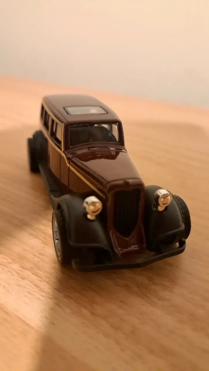 Auto de colección vintage en miniatura - 3