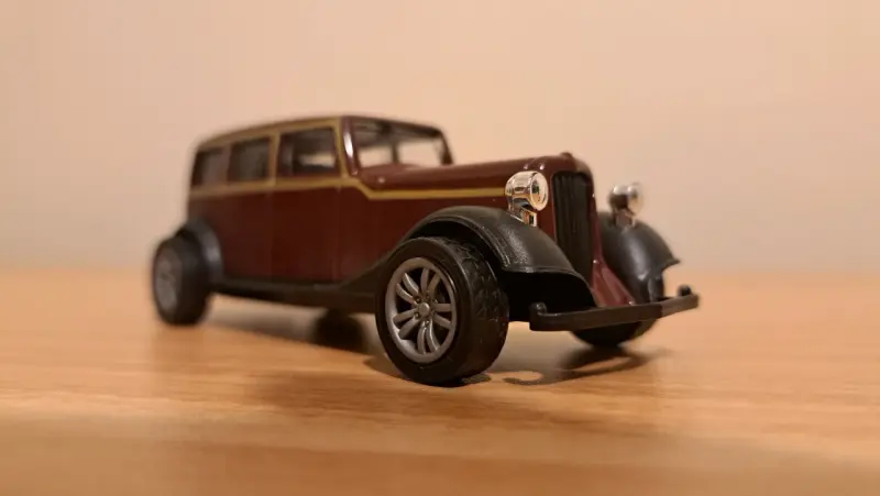 Auto de colección vintage en miniatura - 4