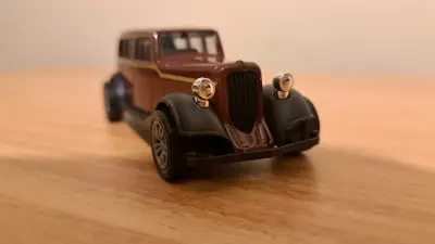 Auto de colección vintage en miniatura - miniatura 5