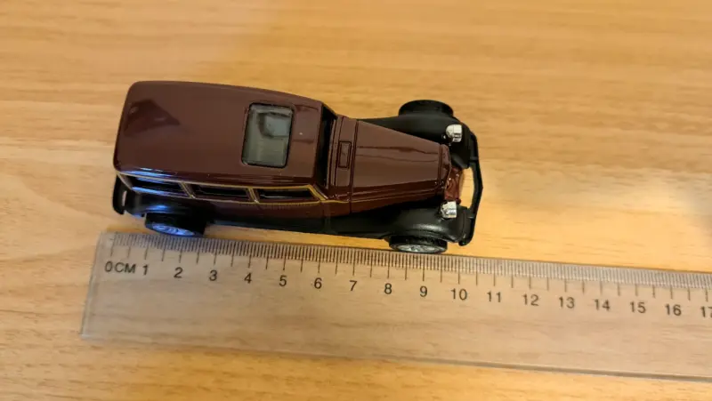 Auto de colección vintage en miniatura - 6