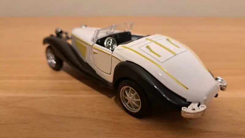 Auto de colección clásico en miniatura - 3
