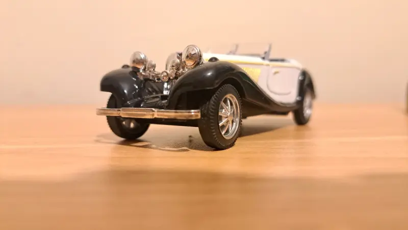 Auto de colección clásico en miniatura - 4