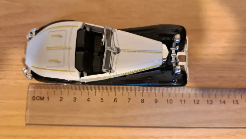 Auto de colección clásico en miniatura - 6