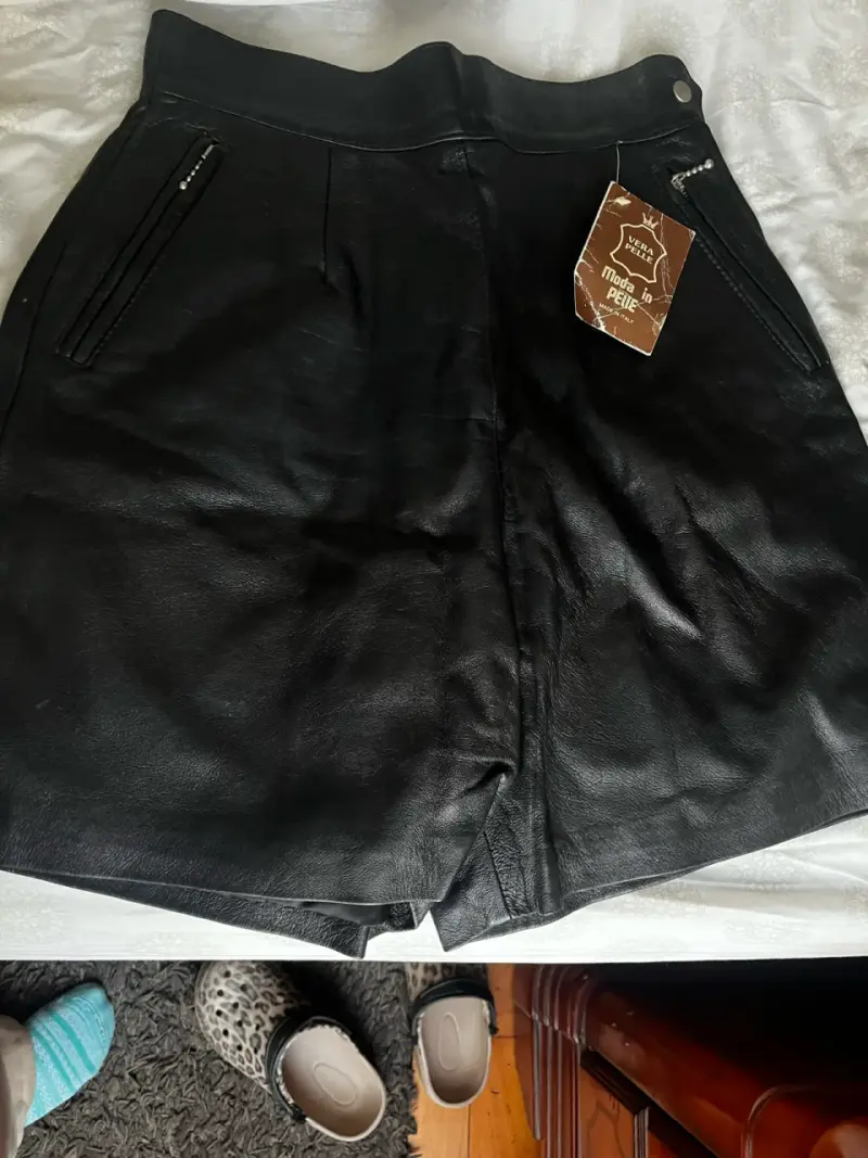 Shorts de cuero negro con cierre - 3