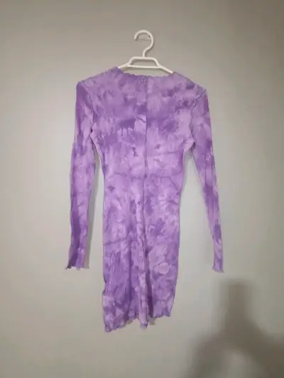 Vestido morado de manga larga estilo tie-dye - miniatura 1