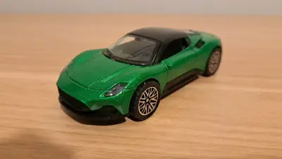 Auto de juguete deportivo verde - miniatura 4