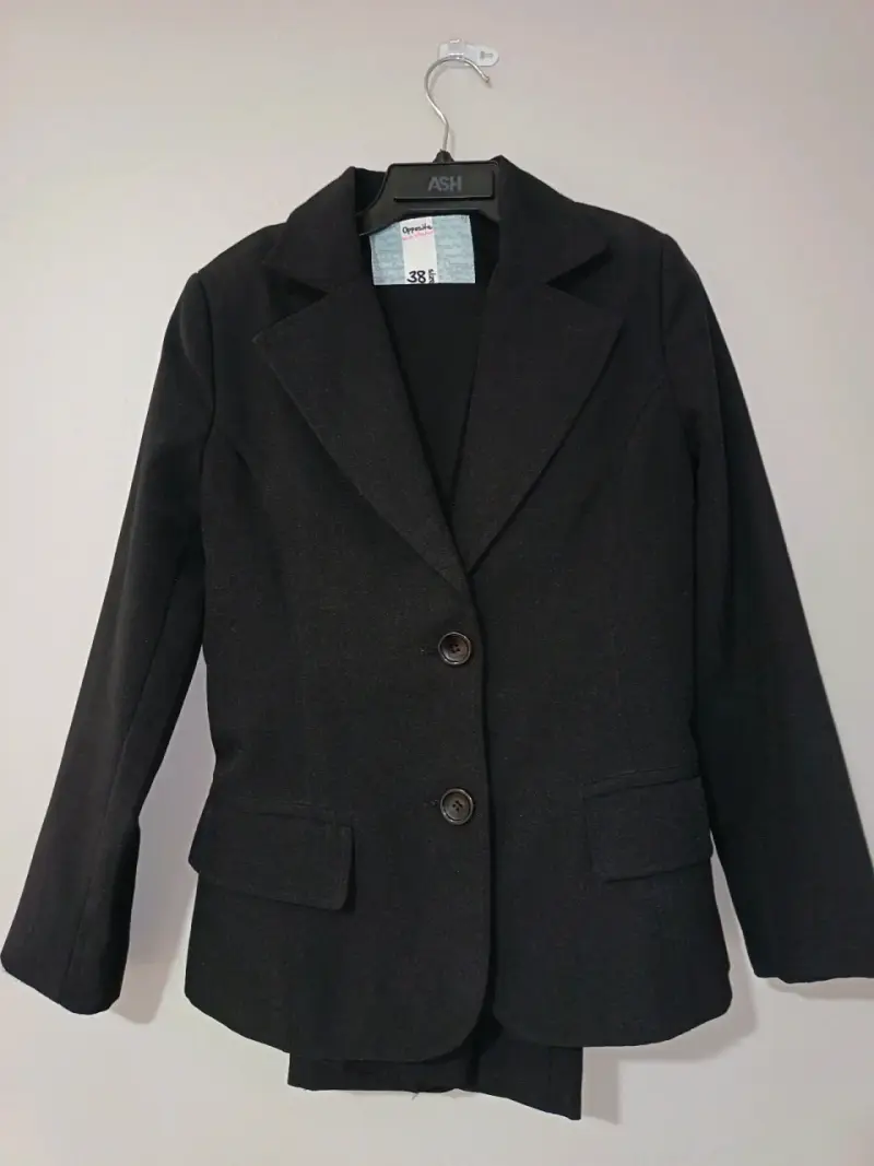 Traje negro elegante para mujer - 2