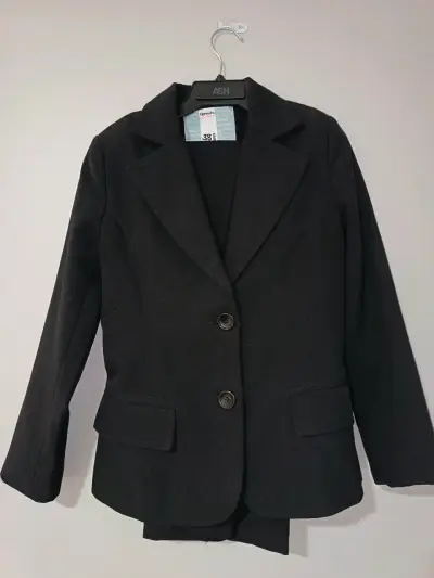 Traje negro elegante para mujer - miniatura 2