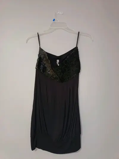 Top negro con lentejuelas elegante - miniatura 1
