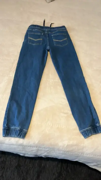 Jeans azul para hombre con ajuste cómodo - miniatura 2