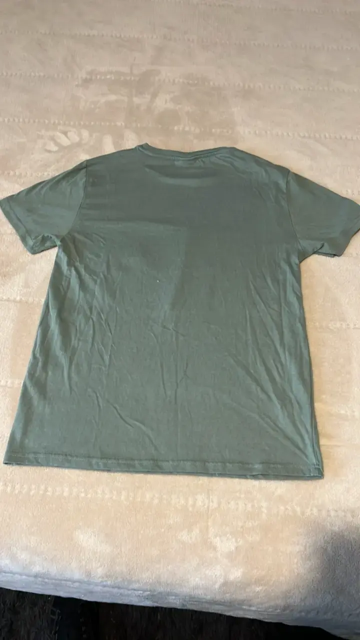 Polera verde con estampado de pato - 2