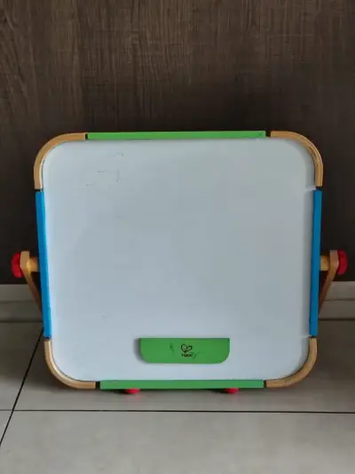 Pizarra Tiza Y Magnética marca Hape - miniatura 1