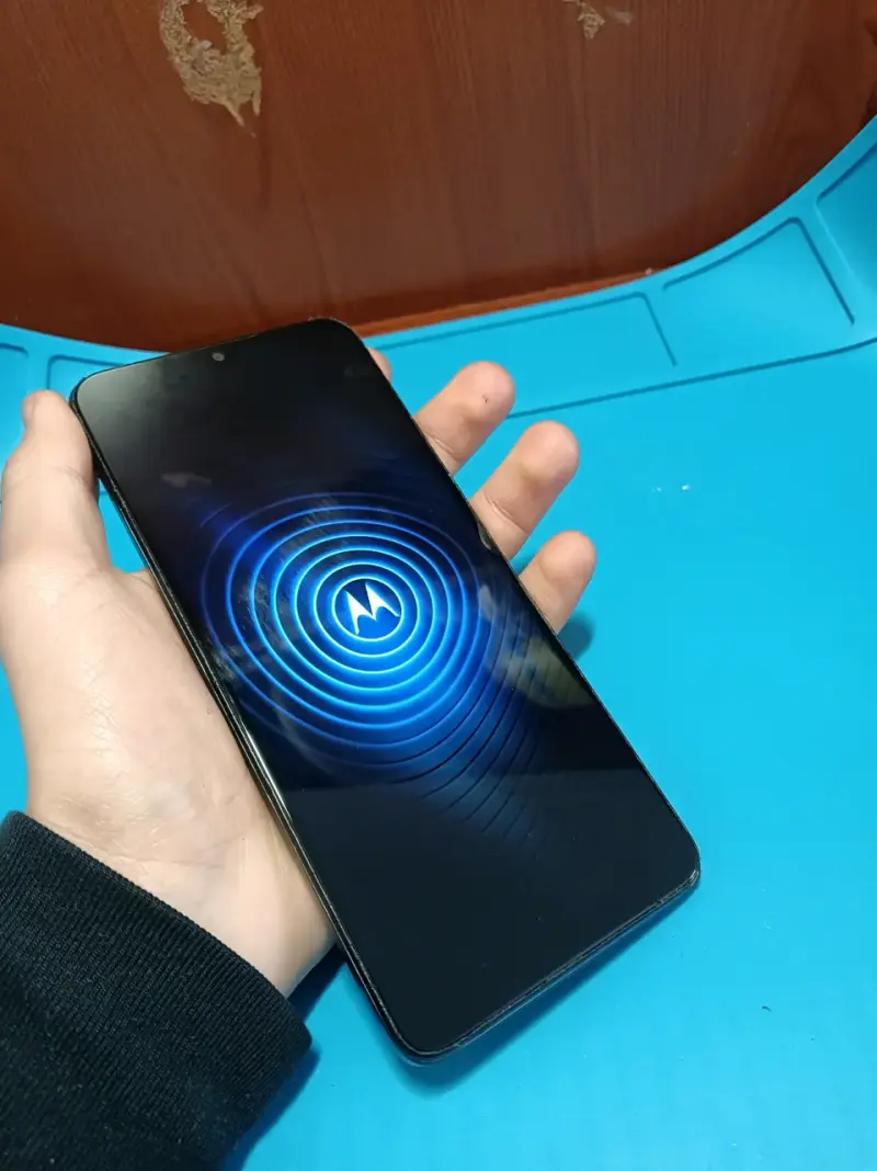 Smartphone Motorola con pantalla táctil - 1