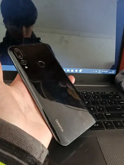 Smartphone Huawei con cámara dual - miniatura 1