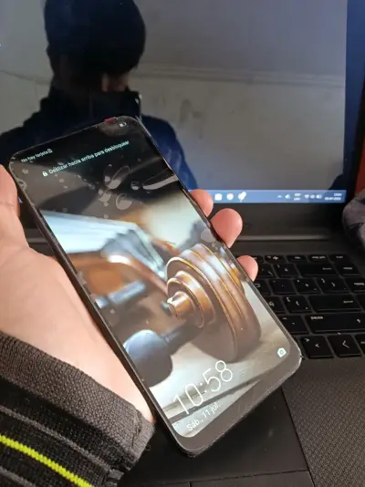 Smartphone Huawei con cámara dual - miniatura 2
