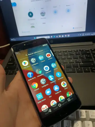 Smartphone Motorola con pantalla táctil - miniatura 2