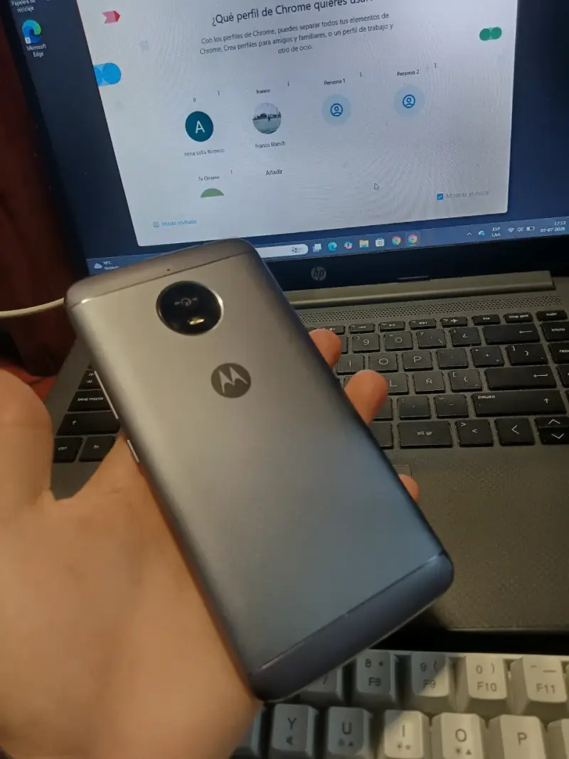 Smartphone Motorola con pantalla táctil - 3