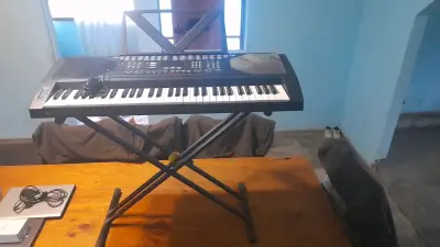Teclado bontempi con soporte - miniatura 1