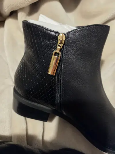 Botines de cuero negro con cierre dorado - miniatura 3