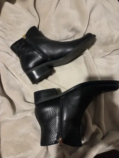 Botines de cuero negro con cierre dorado - miniatura 4