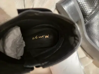 Botines de cuero negro con cierre dorado - miniatura 6