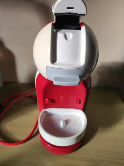 Cafetera Dolce Gusto automática roja - miniatura 3