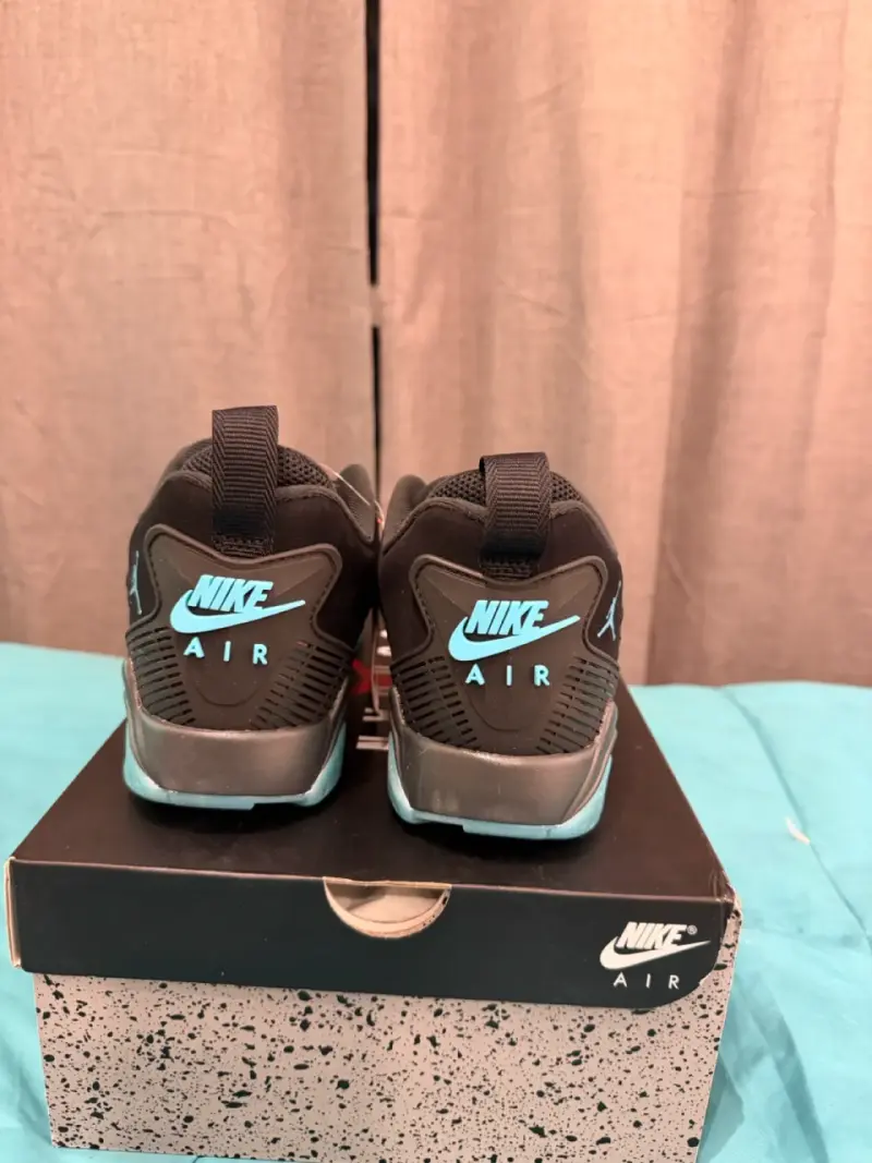 Zapatillas deportivas con suela azul hielo - 4