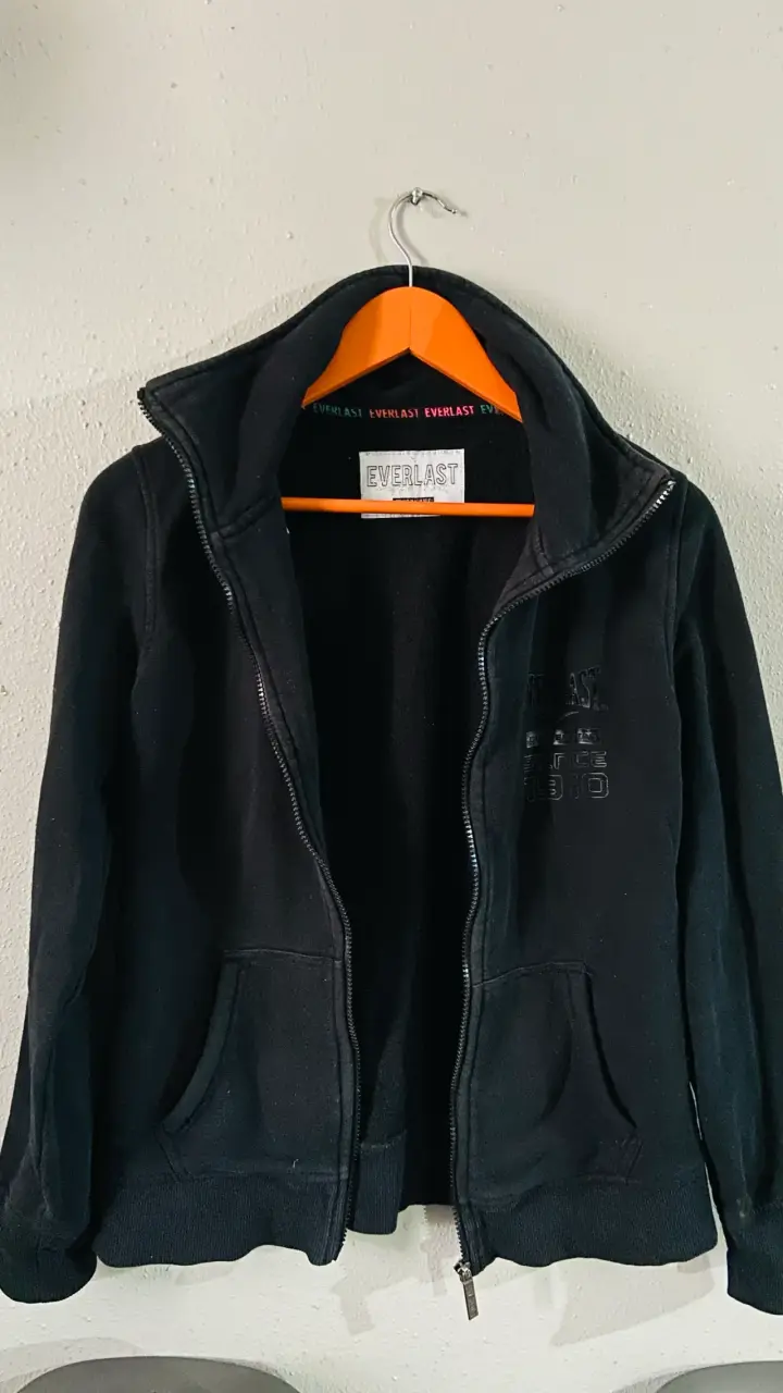 Chaqueta negra Everlast con cierre - 5