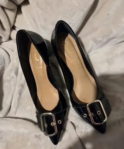 Zapatos de tacón negro charol con hebilla - miniatura 6