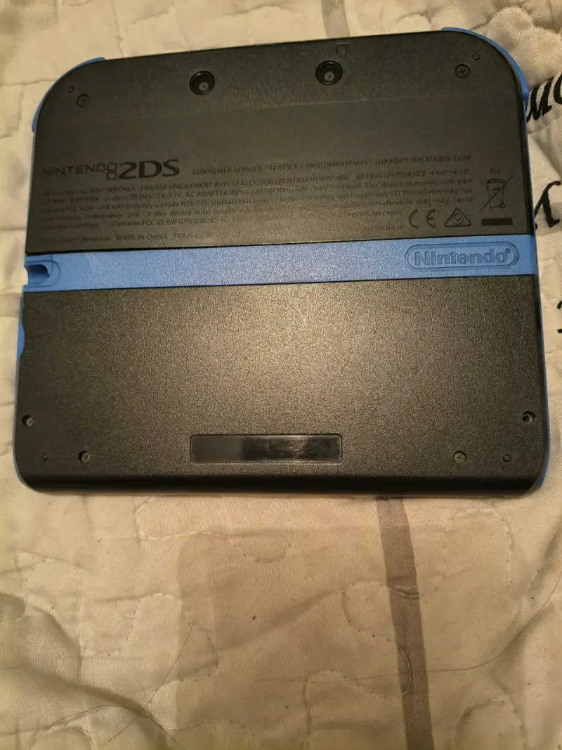 Consola Nintendo 2DS con magia - 3
