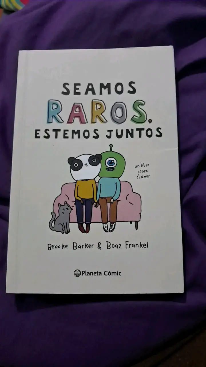 Libro 'Seamos Raros, Estemos Juntos' de Planeta Cómic - 1