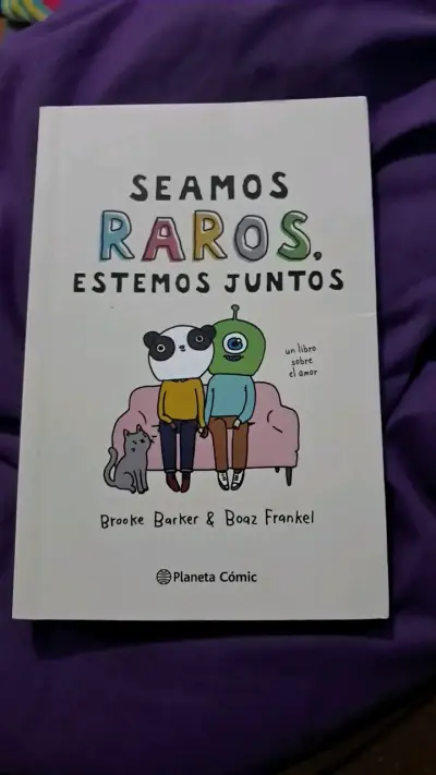 Libro 'Seamos Raros, Estemos Juntos' de Planeta Cómic - miniatura 1