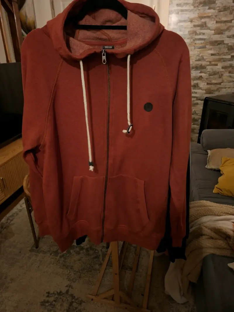 Polerón con capucha rojo para hombre - 1