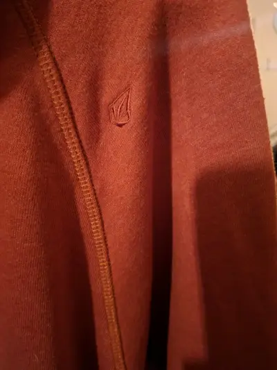 Polerón con capucha rojo para hombre - miniatura 3