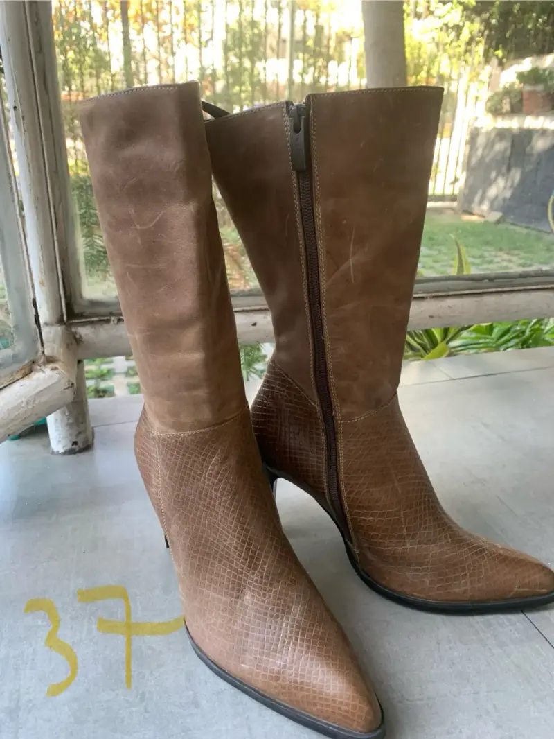 Botas de cuero marrón con punta afilada - 4