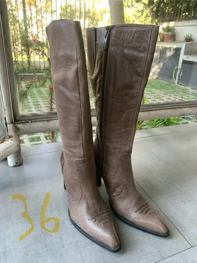 Botas de cuero marrón con punta afilada - 5