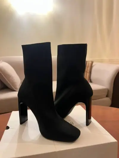 Botines negros de tacón alto elegantes - miniatura 1