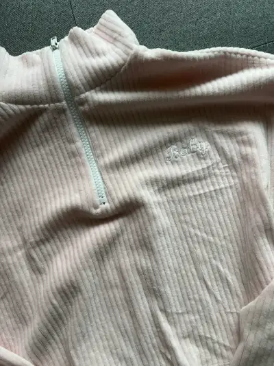 Polerón rosado con cierre medio cuello alto - miniatura 2