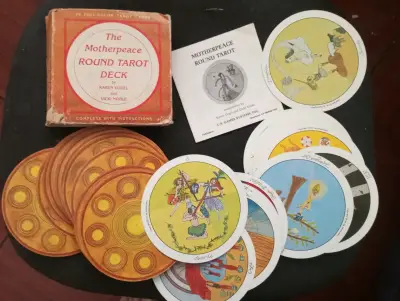 Baraja de Tarot Redonda Motherpeace - miniatura 1